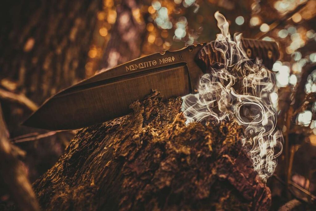 Couteau sur bois avec fumée