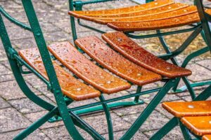 Sécher un salon de jardin avant de poser la housse de protection