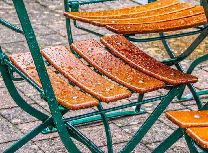 Sécher un salon de jardin avant de poser la housse de protection